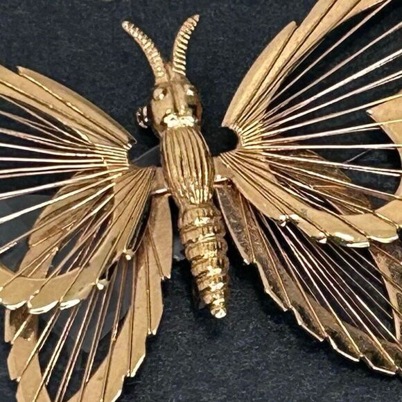 NWOT Vintage Monet Butterfly Brooch Women's Gold-tone Open Work Filigree 1961 - Picture 4 of 7